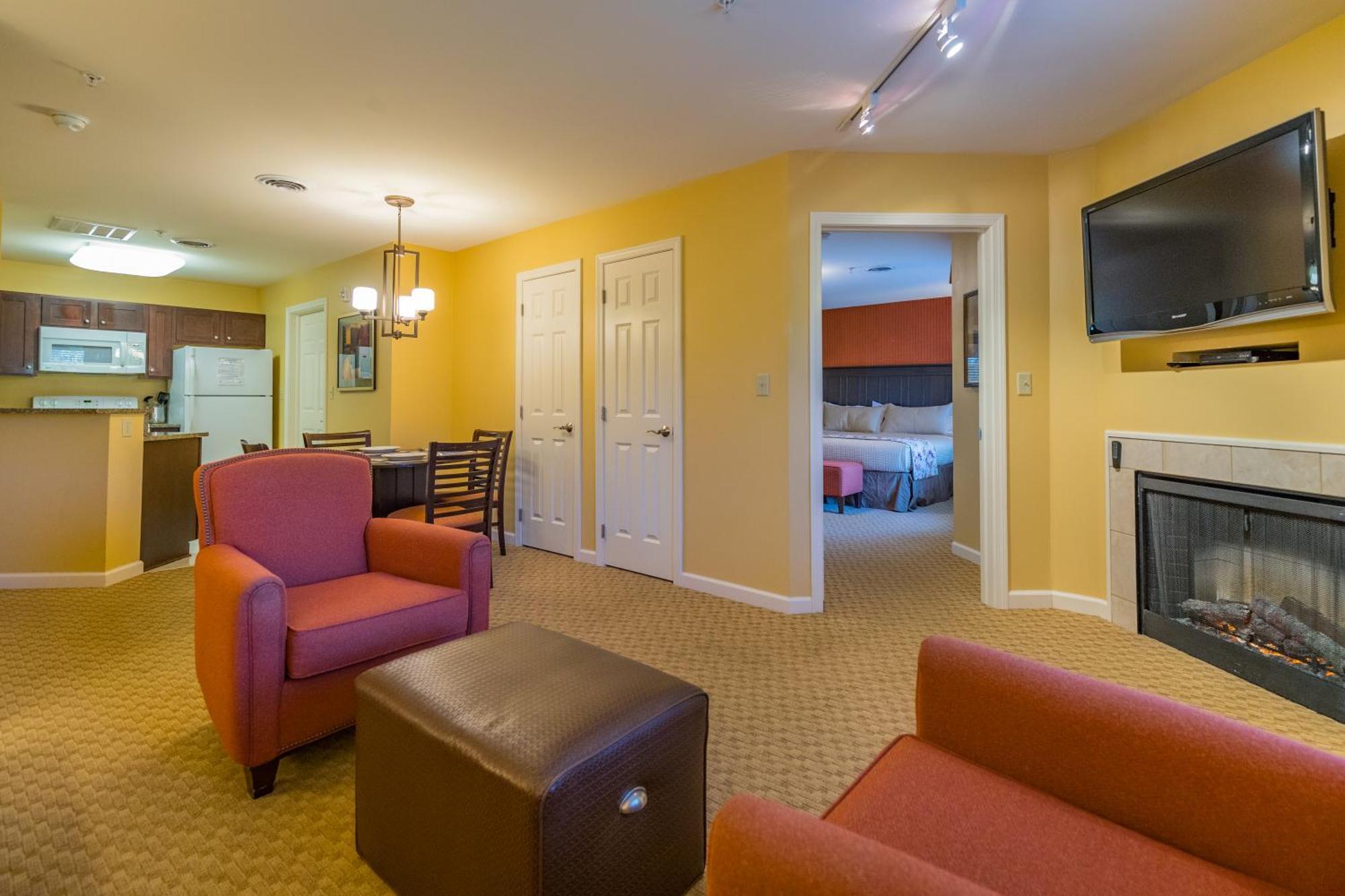 Vacation Village In The Berkshires Hancock Buitenkant foto Living room of a typical two-bedroom suite