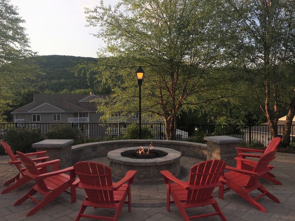 Vacation Village In The Berkshires Hancock Buitenkant foto The fire pit at the main lodge