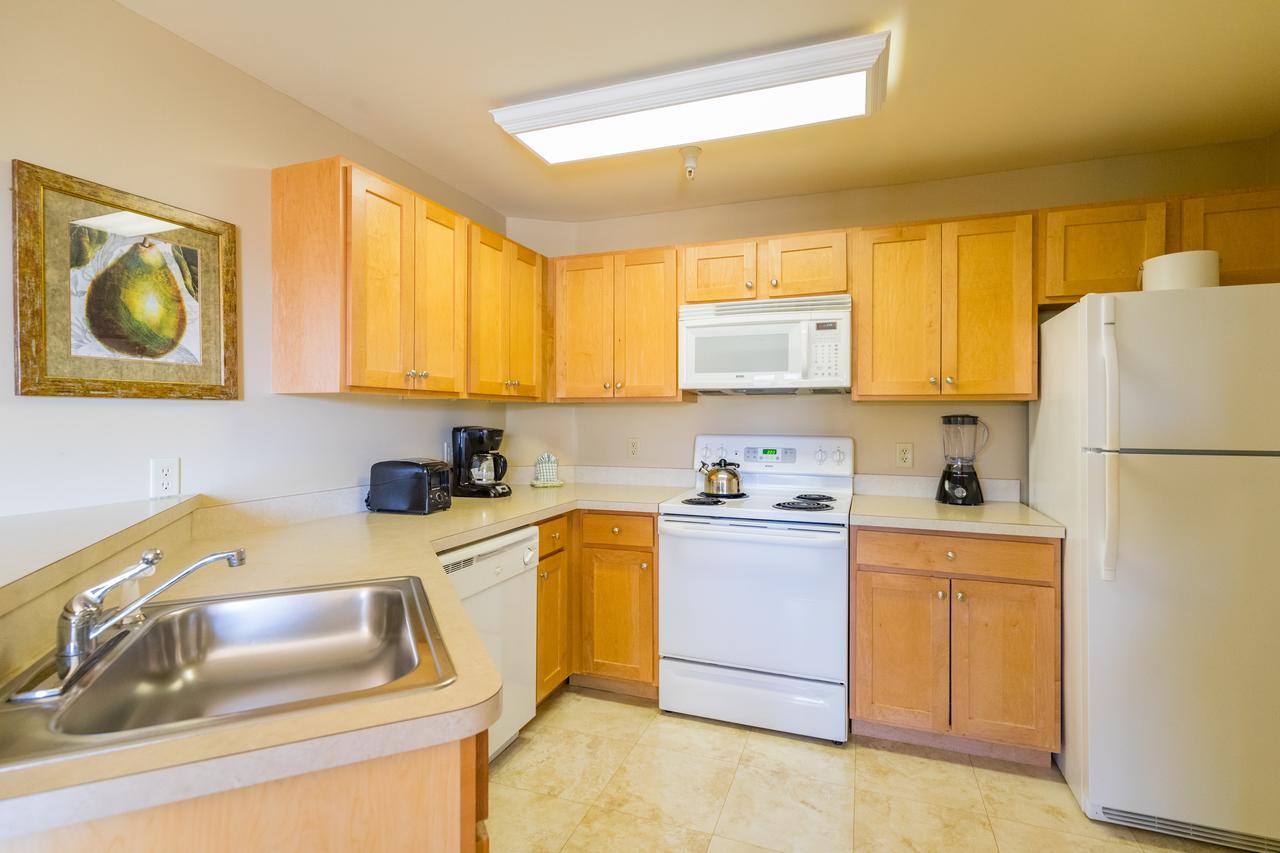 Vacation Village In The Berkshires Hancock Buitenkant foto A typical kitchen in a condominium