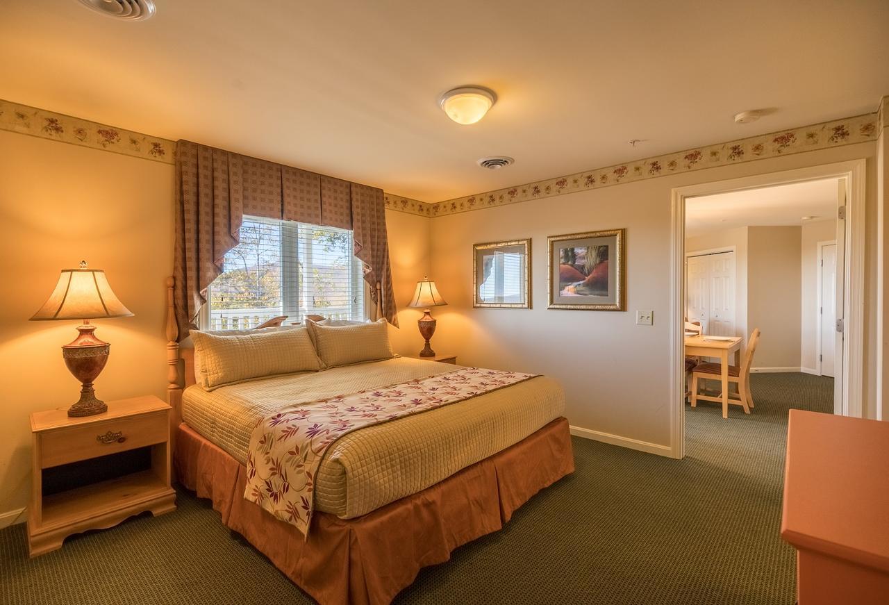 Vacation Village In The Berkshires Hancock Buitenkant foto A bedroom at the Grandview Lodge