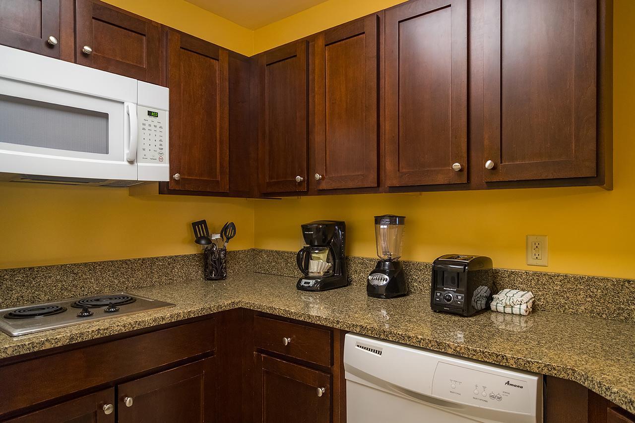 Vacation Village In The Berkshires Hancock Buitenkant foto A typical kitchen in a Marriott Vacation Club villa